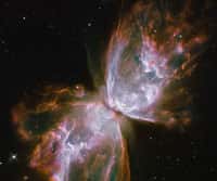 La nébuleuse planétaire du papillon a eu le temps d'évoluer par rapport à celle découverte dans ce travail. Elle montre deux grands lobes comme ceux que nous apercevons à leur naissance dans le cas de IRAS 15103-5754. © Cnrs, Nasa,&nbsp;Esa,&nbsp;Hubble