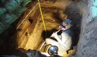Un membre de l'équipe de recherche en pleine fouille à Paisley Caves (Oregon). © John Blong, Newcastle University