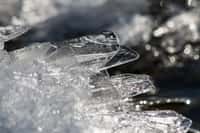 À masse égale, la glace occupe un volume 10 % plus important que&nbsp;l'eau liquide. © Jackie, Fotolia