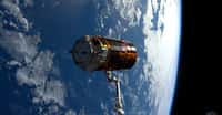 p&gt;Amarré à la Station depuis le 13 décembre 2016, le cargo nippon HTV-6 a quitté le complexe orbital le 27 janvier 2017 et s'est consumé dans l'atmosphère terrestre le 6 février. Avant cela, il a testé sans succès une ancre spatiale pour ralentir sa vitesse. © Nasa

