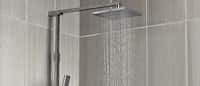 Il existe une grande diversité de colonnes de douche mais le principe d'installation diffère peu. © Valentin 