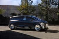 Le design du futur Vision V n'est pas sans rappeler la gamme Maybach avec ses jantes de 24“ chromées. © Mercedes