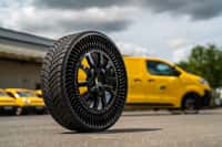Un pneu nouvelle génération voit le jour et il va équiper les véhicules de La Poste. © Michelin 2023, Jérôme Cambier