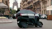 Le micro-véhicule Æmotion est à mi-chemin entre la moto et la voiture. © Æmotion
