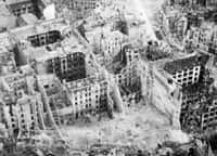 Berlin en 1945. Le IIIe Reich a survécu huit jours à la mort d'Adolf Hitler. © Royal Air Force official