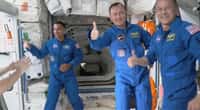 L'astronaute européen Matthias Maurer, entre deux astronautes de la Nasa, est arrivé en pleine forme et tout souriant à bord de la Station spatiale internationale.