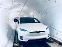 Une Tesla model X équipée du système de guidage pour circuler dans le tunnel à haute vitesse. © The Boring Company