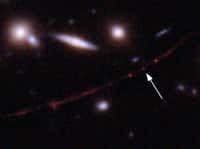La flèche indique la localisation de l'étoile Earendel mais il s'agit ici d'une image prise avec Hubble. © Sciences : Nasa, ESA, Brian Welch (JHU), Dan Coe (STScI), traitement de l'image : Nasa, ESA, Alyssa Pagan (STScI)