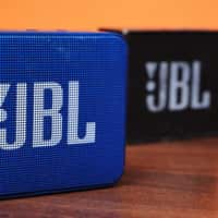 Deux enceintes bluetooth de la marque JBL © Shutterstock