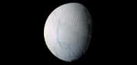 Les rayures de tigre qui apparaissent au pôle sud d’Encelade, le satellite glacé de Saturne, seraient le résultat de contraintes gravitationnelles. © Nasa, JPL