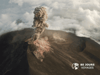 Explosion strombolienne du Fuego en avril 2020.&nbsp;© Sylvain Chermette, 80 Jours voyages