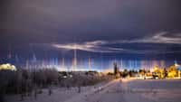 Des piliers de lumière en Alaska. © Allisha Libby, Nasa