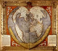 Mappemonde en forme de cœur montrant l'étendue supposée de la Terre Australe inconnue ; carte gravée sur bois et aquarellée, par Oronce Fine en 1536.&nbsp;© Bibliothèque nationale de France, domaine public.