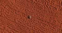 Un cratère martien formé entre 2010 et 2012 dans la région surnommée « terrain du cerveau ». © Nasa, JPL, University of Arizona