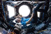 Matthias Maurer dans la Cupola de l'ISS. © ESA, Nasa, Kayla Barron