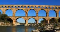 Vue d'ensemble du pont du Gard, aqueduc à trois niveaux bâti par les Romains au milieu du Ier siècle de notre ère. © Marine26, Fotolia2.0
