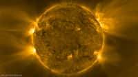 Puissantes éruptions solaires enregistrées par la caméra infrarouge EUI de la sonde européenne Solar Orbiter lors de son passage rapproché le 27 mars 2022. © ESA &amp; Nasa, Solar Orbiter, EUI Team