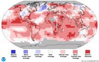 Répartition des anomalies de température par rapport à la moyenne (average) à la surface du Globe en mai 2015. En bleu-violet, les zones plus froides, en blanc les régions autour de la moyenne et en rouge les endroits plus chauds. © NOAA's national centers for environmental information