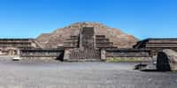 Une vue de la pyramide de la Lune, à Teotihuacan, au Mexique. Celle-ci cache-t-elle un tunnel ? © Diego Delso, CC by-sa 3.0
