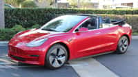 La Tesla Model 3 en version cabriolet est plutôt séduisante. Tant que l’on ne rabat pas la capote…© MotorTrend, Newport Convertible Engineering