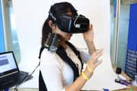 Astucieux et économe, le système de VR dédié au touché mis au point par les chercheurs de l’Université de Carnegie Mellon fait penser à l’univers des marionnettistes. © Université Carnegie Mellon