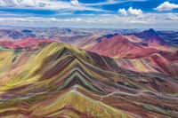 La montagne Vinicunca au Pérou et son incroyable panorama coloré. © zaschnaus, Adobe Stock