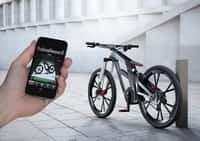 À l’aide d’un smartphone connecté en Wi-Fi, le pilote de l’e-bike peut sélectionner l’un des cinq modes disponibles. Le mobile sert également à déverrouiller l’antivol électronique qui bloque le moteur du vélo.&nbsp;On retrouve la griffe Audi dans le design de cet e-bike. © Audi