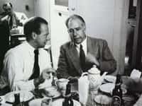 Deux des pères fondateurs de la théorie quantique et de son interprétation physique, Werner Heisenberg (à gauche) et Niels Bohr (à droite). © AIP-Niels Bohr Library