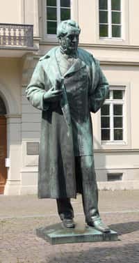 Une statue de Robert Wilhelm Bunsen, à Heidelberg, en Alemagne. © Sven Teschke, Büdingen/Licence Creative Commons