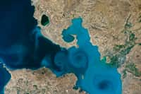 Lacs disparus, glaciers réduits, villes gigantesques... Sur 37 ans, Google Earth permet d'observer l'impact de l'homme et du réchauffement climatique sur la planète © Nasa Earth Observatory