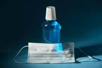 Un bain de bouche est-il un moyen de prévention efficace contre le coronavirus ? © Olek, Adobe Stock