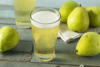 La poire dope la production d’enzymes qui dégradent l’alcool dans l’organisme. © Brent Hofacker, Adobe Stock