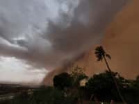 Une tempête de sable a plongé Niamey dans le noir en peine journée. © David Blane, Twitter