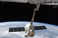Avec son système de lancement, SpaceX fait le pari d'un accès fiable et économique à l'espace. Une aubaine pour la Nasa qui peut se concentrer sur le développement d'un lanceur lourd et d'une capsule habitée pour l'exploration. © Nasa