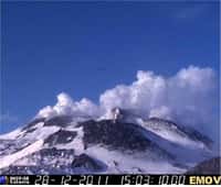 Le sommet de l'Etna le 28 décembre dernier : le volcan sicilien avait déjà annoncé son réveil. © INGV
