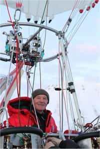 Jean-Louis Etienne dans la nacelle du Generali Arctic Observer, avant le départ. © Jean-Louis Etienne