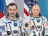 La Nasa et Roscosmos ont planifié la première mission de longue durée (un an) à bord de l'ISS. Elle a pour principal objectif une analyse approfondie des effets et des tendances à court et à long terme d'un tel séjour sur le corps humain. Actuellement, les rotations d’équipage se font environ tous les 6 mois. © Nasa