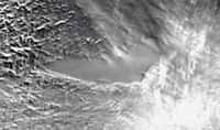 Le lac Vostok vu depuis l'orbite terrestre&nbsp;par Radarsat. La surface de ce lac d'eau douce se situe à environ&nbsp;4.000 m sous la surface de glace.&nbsp;© Nasa