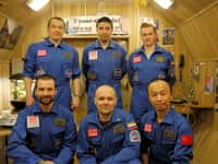 Les six membres d'équipage de Mars 500, photographiés pour fêter la première année à bord. © Esa