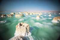 Sans les impacts de grands corps célestes pendant l'Hadéen, les océans de la Terre auraient peut-être tous été aussi salés que la mer Morte (à l’image). © 2011, Grand Tours