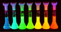 De bien belles couleurs générées par des boîtes quantiques en suspension. Crédit : Andrey Rogach