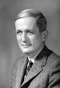 Le prix Nobel de physique Norman Ramsey, né en 1915, est décédé à l'âge de 96 ans en 2011. Il est bien connu pour son invention en 1960 de la première horloge atomique basée sur un maser à hydrogène. © Adrienne Kolb, Fermilab History &amp; Archives Project