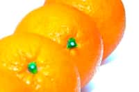 Les oranges sont des fruits contenant beaucoup de vitamines. © Niffylux