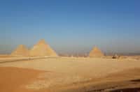 Des archéologues franco-britanniques ont peut-être trouvé dans une rampe étonnamment pentue, la clé de l’énigme de la construction des Grandes Pyramides d’Égypte. © Berthold Werner, Wikimedia Commons, CC by-sa 3.0