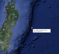 Le séisme s'est produit au niveau de la faille séparant la plaque pacifique (à droite) et la plaque eurasienne (à gauche). C'est dans cette même région que s'était produite la secousse de magnitude 9 le 11 mars 2011 qui avait généré un énorme tsunami dévastant la côte nord-est de l'île de Honshu, ainsi que la centrale nucléaire de Fukushima. © USGS, Google Earth