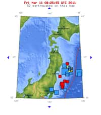 Localisation du séisme du vendredi 11 mars à 8 h 25 TU (9 h 25 en heure française), au nord-est du Japon. Les carrés rouges indiquent les secousses enregistrées dans l'heure précédente, les bleus dans les dernières 24 heures et les jaunes dans la semaine écoulée. © USGS