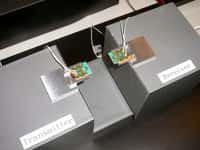 L'ensemble du prototype de Sony, avec, à gauche, l'émetteur à micro-ondes et, à droite, le récepteur. © Sony / Nikkei Electronics