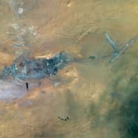 Image satellite acquise le 8 janvier 2013 par le satellite Spot 6, construit et opéré par Astrium, montrant le site gazier d’In Amenas en Algérie, où une prise d’otages a débuté le 16 janvier dernier. © Astrium Services 2013