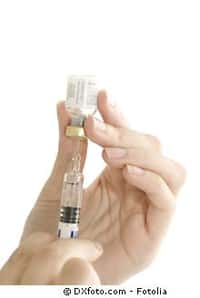 L'OMS, au niveau international, et même l'Inserm, en France, recommandent la vaccination universelle. © DXfoto.com/Fotolia