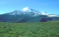 Le Nevado del Ruiz se trouve dans la cordillère Centrale, à environ 500 km au nord de l'équateur, en Colombie. Sa dernière grande éruption date du 11 septembre 1985 et son activité n'avait ensuite complètement cessé qu'en juillet 1991. © USGS (domaine public)
